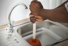 6 façons de déboucher un lavabo