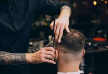 Réaliser des coiffures hommes facilement