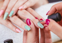 Prestations d’onglerie : pose de vernis, faux-ongles
